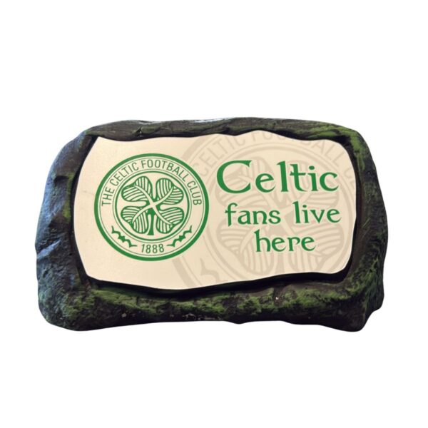 Handcrafted Celtic Football Club Round - club pride. Weatherproof concrete built for Northern Ireland. Order: 07925740898 | NI Delivery
